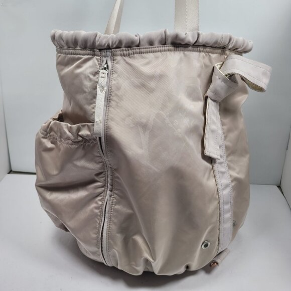 Lululemon Athletica Women's Light Gray Gym Bucket Duffle Bag - Picture 4 of 12